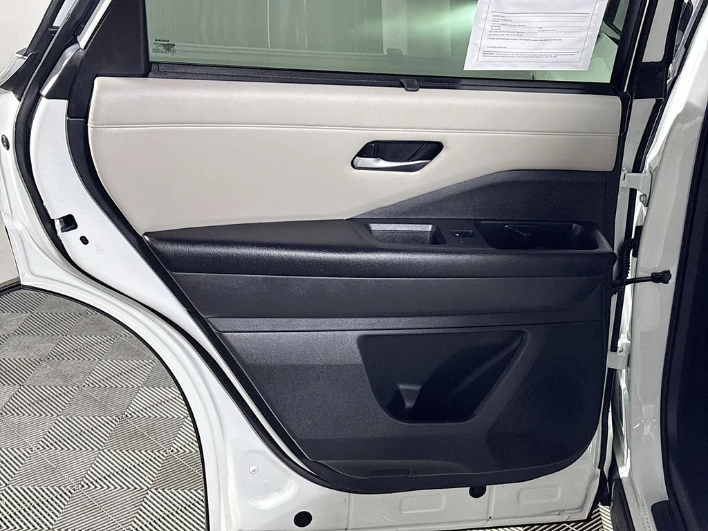 Used 2023 White Nissan SL image 19