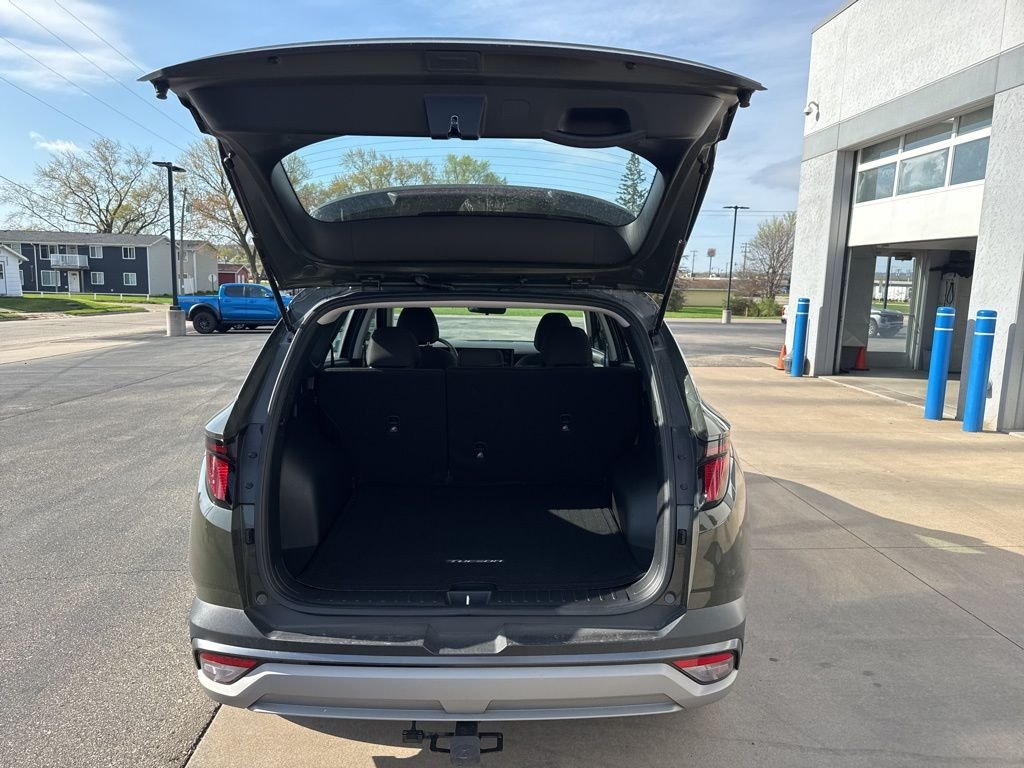 Certified Used 2025 Green Hyundai SE image 9