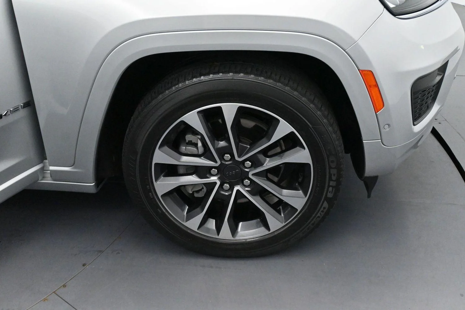 Used 2022 Silver Zynith Jeep Overland image 37