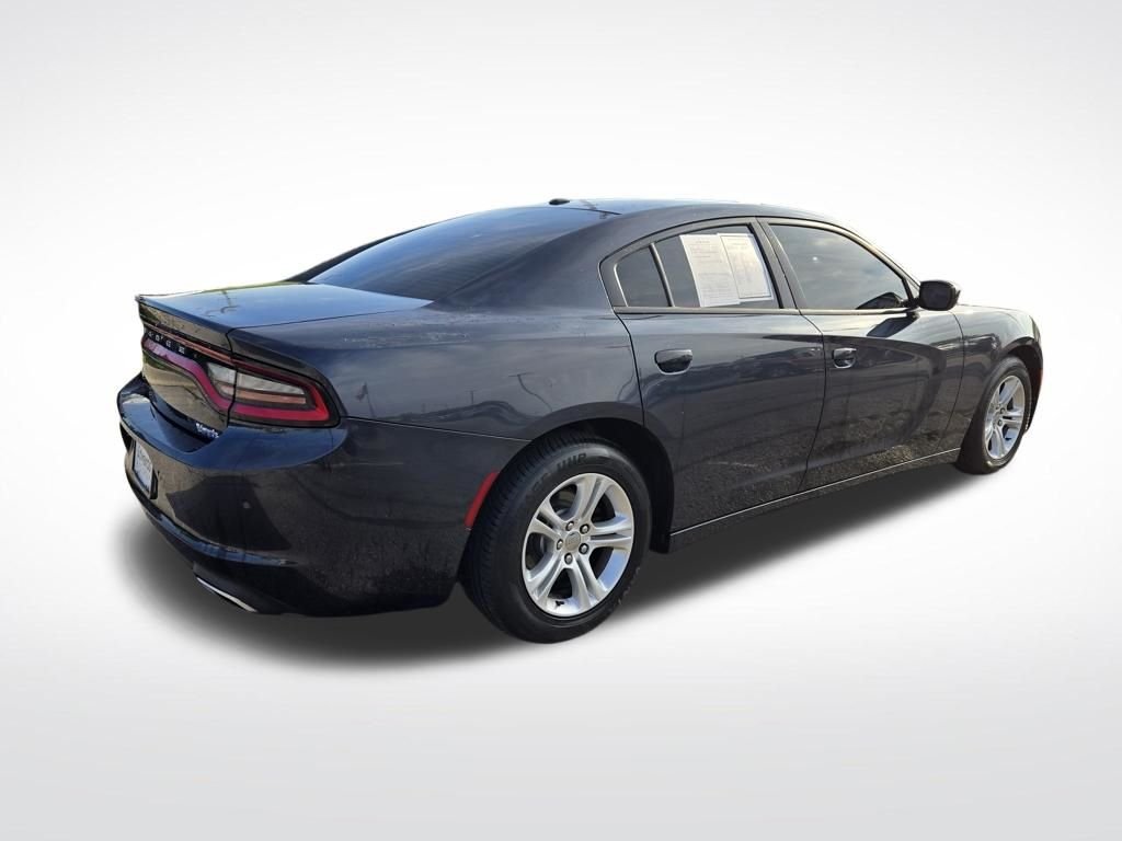 Used 2016 Gray Dodge SE image 3
