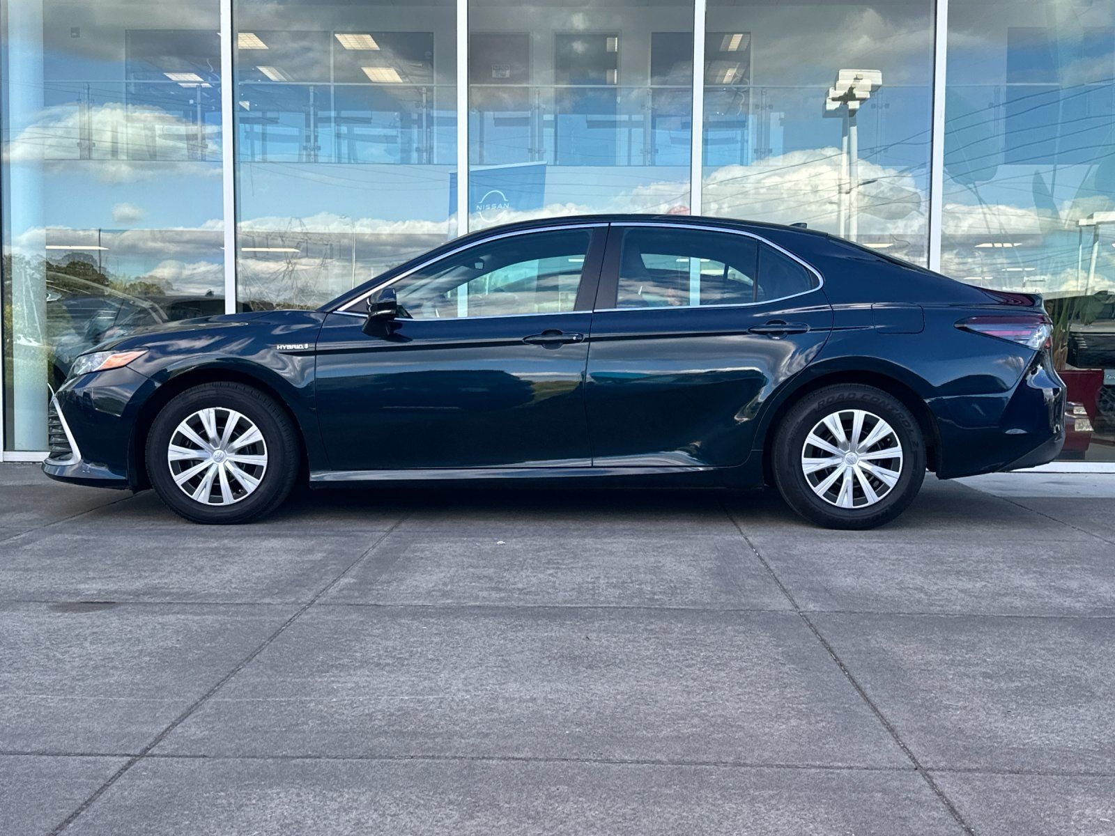 Used 2021 Aqua Toyota LE image 6