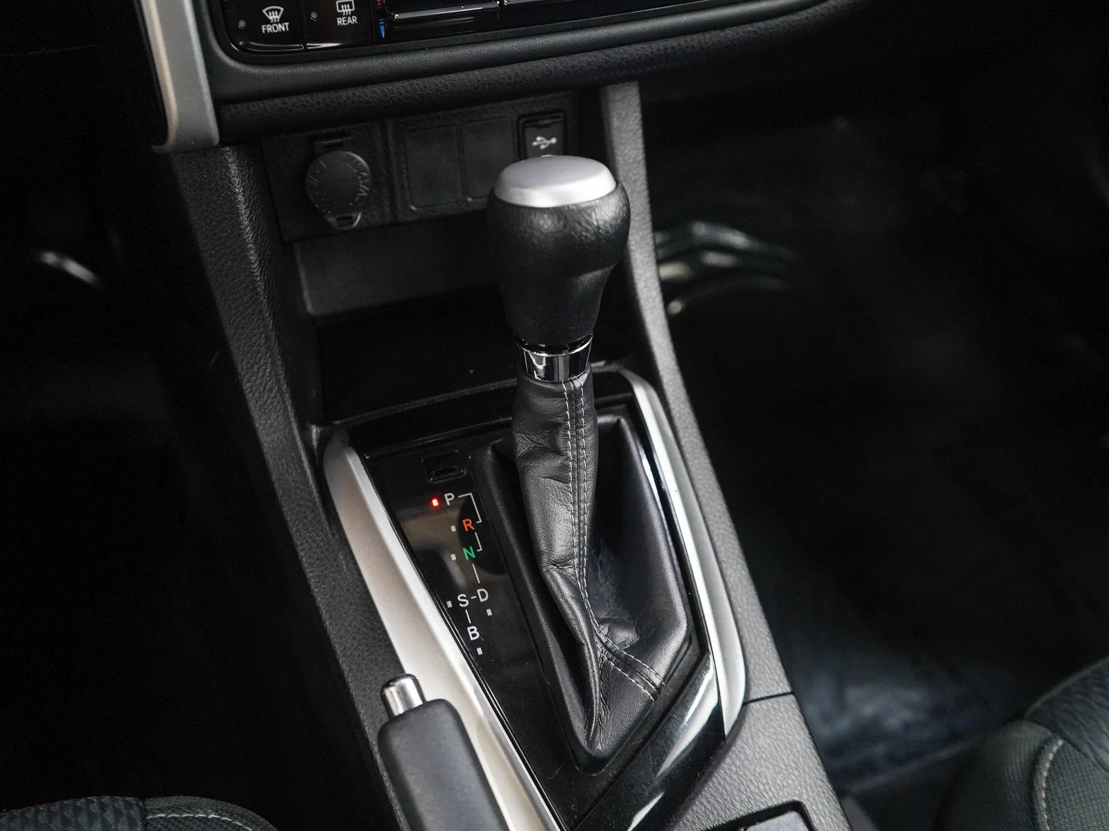 Used 2018  Toyota LE image 21