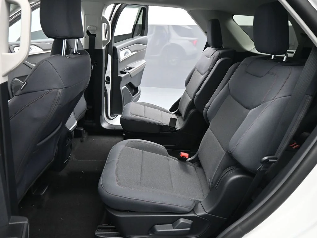 New 2026 Star White Metallic Tri-Coat Ford Active image 18