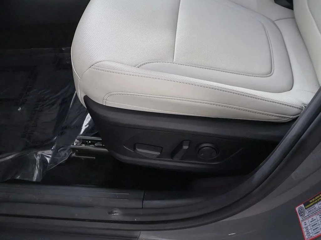Used 2024 Gray Hyundai SEL image 31