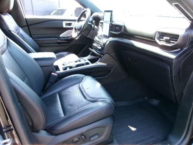 Used 2022 Agate Black Metallic Ford Platinum image 4