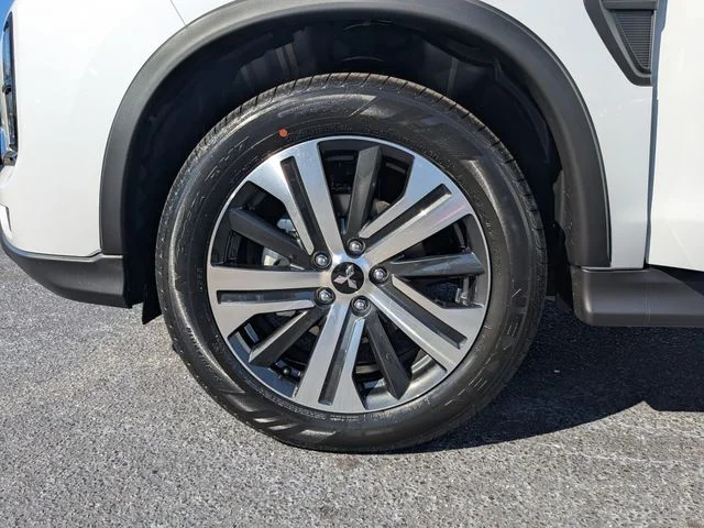 New 2026 White Mitsubishi ES image 32