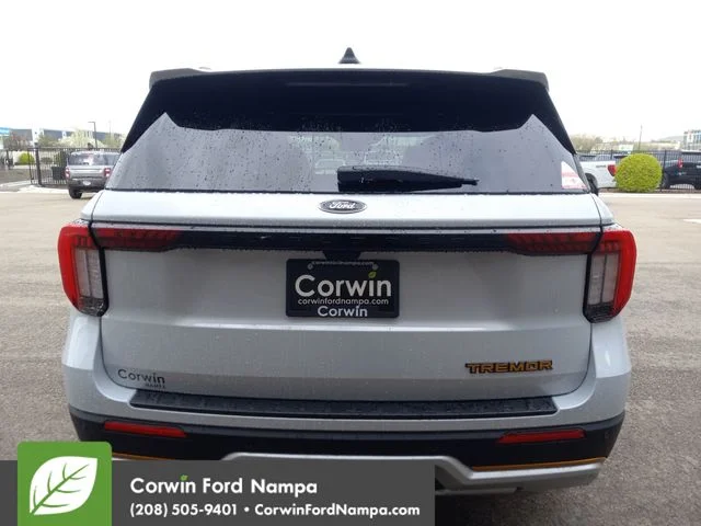 New 2026 Space White Metallic Ford Tremor image 4