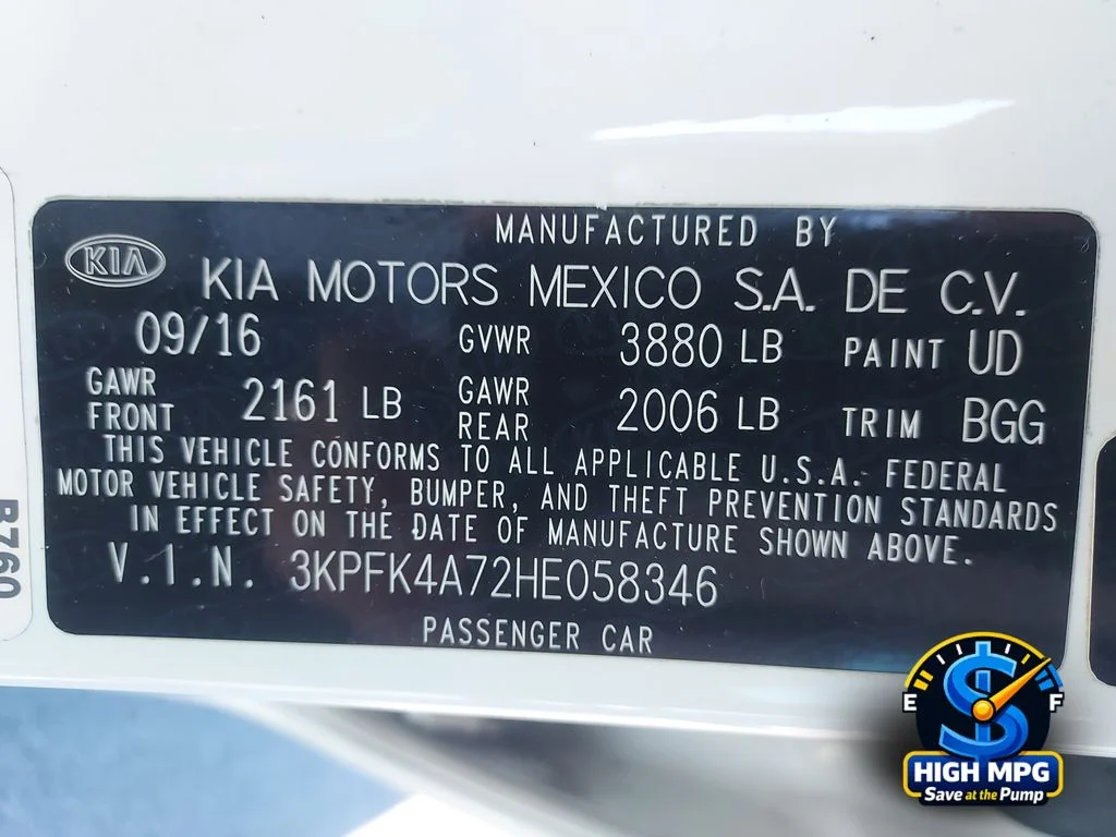 Used 2017 White Kia LX image 34