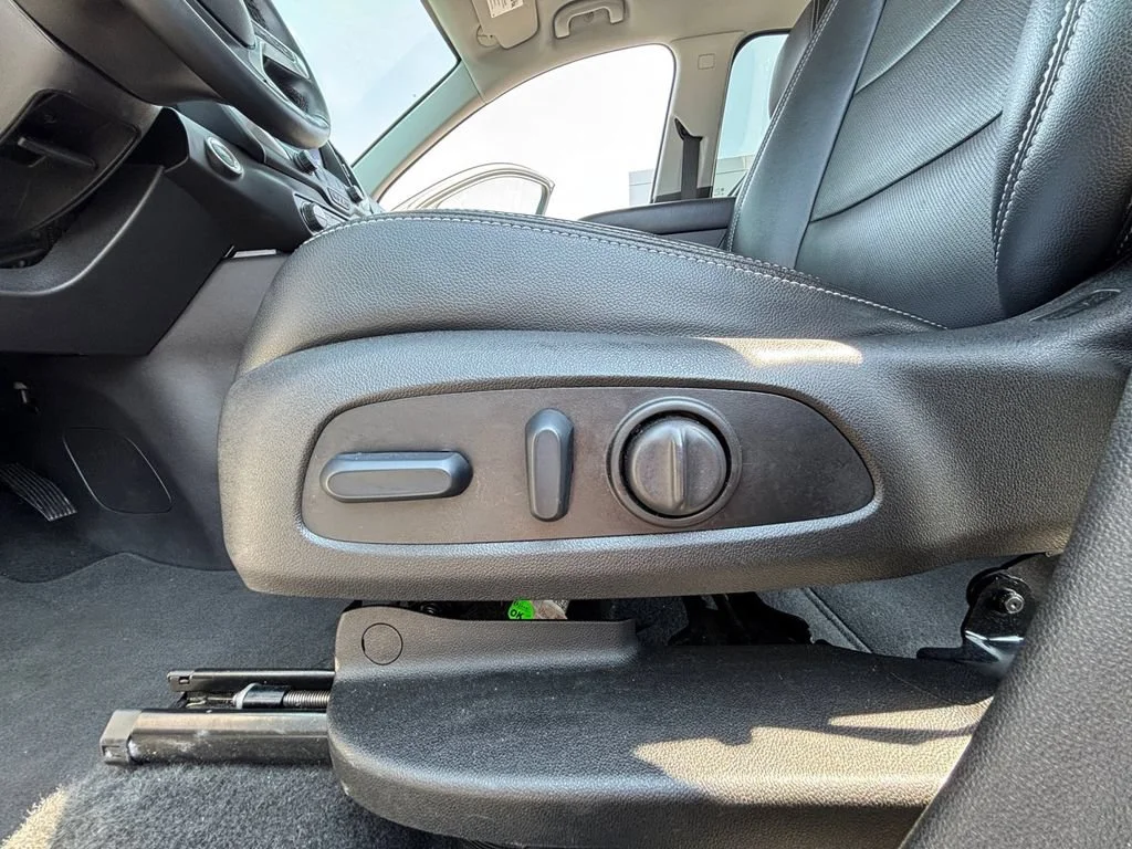 Used 2024 Summit White GMC SLT image 28