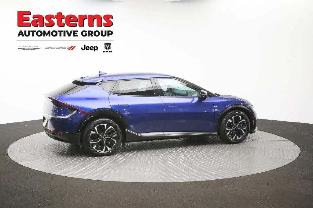 Used 2024 Blue Kia Wind image 37