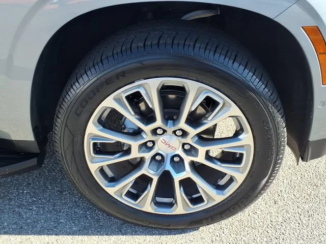 Used 2025 Sterling Metallic GMC Denali image 3