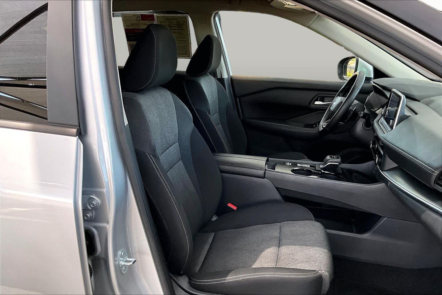 2025 Nissan Rogue SV - Photo 9