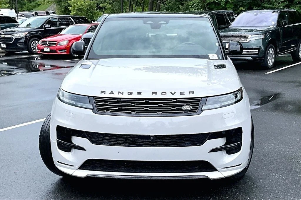 Used 2024 Gray Land Rover Dynamic SE image 3