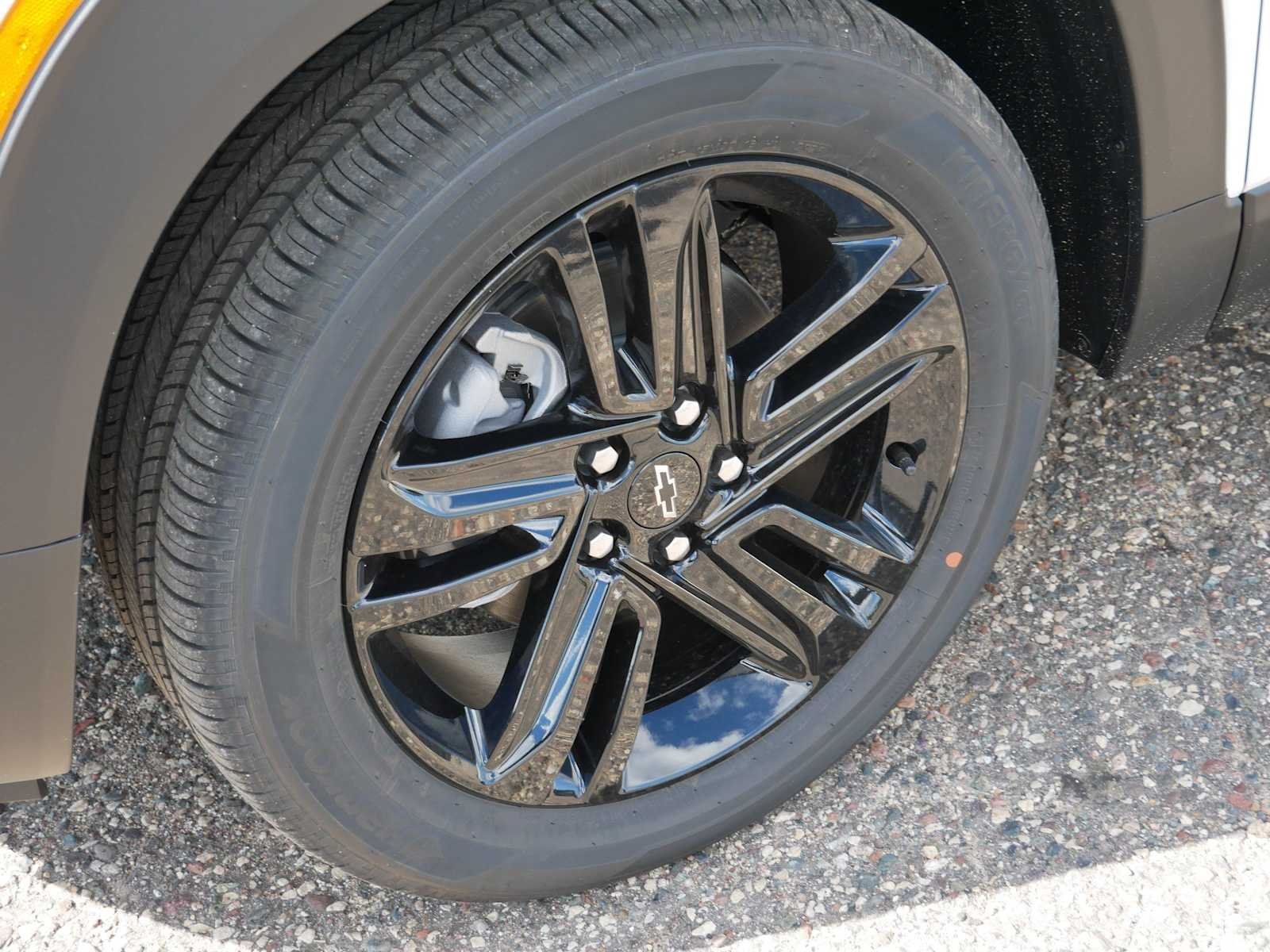 New 2026 Summit White Chevrolet LT image 9