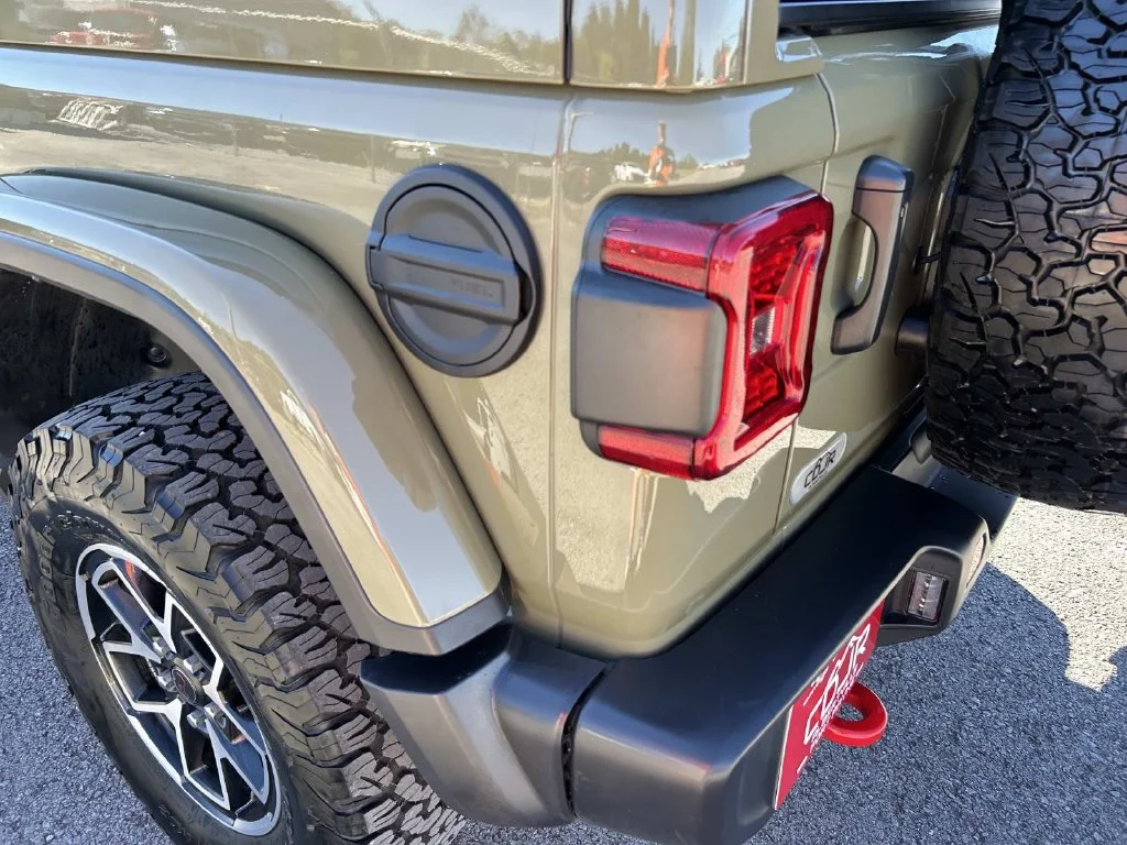 Used 2025 Green Jeep Rubicon image 16