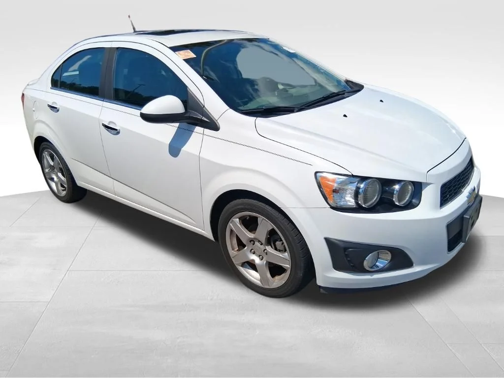 Used 2014 White Chevrolet LTZ image 3