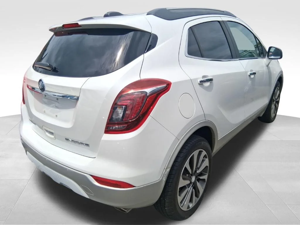 Used 2017 White Buick Essence image 4