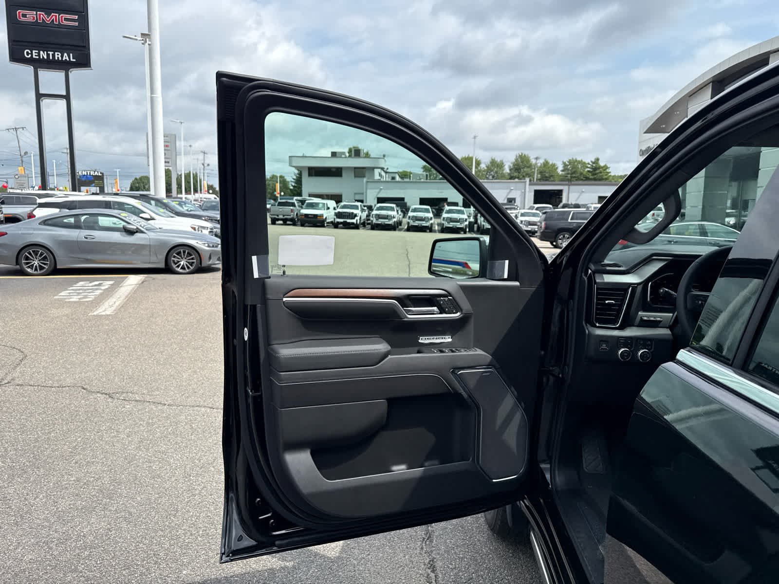 2026 GMC Sierra 1500 Denali - Photo 11