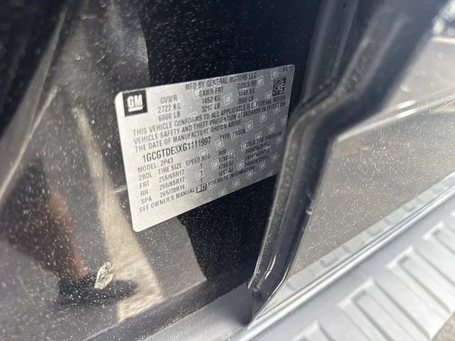 Used 2016 Black Chevrolet Z71 image 28