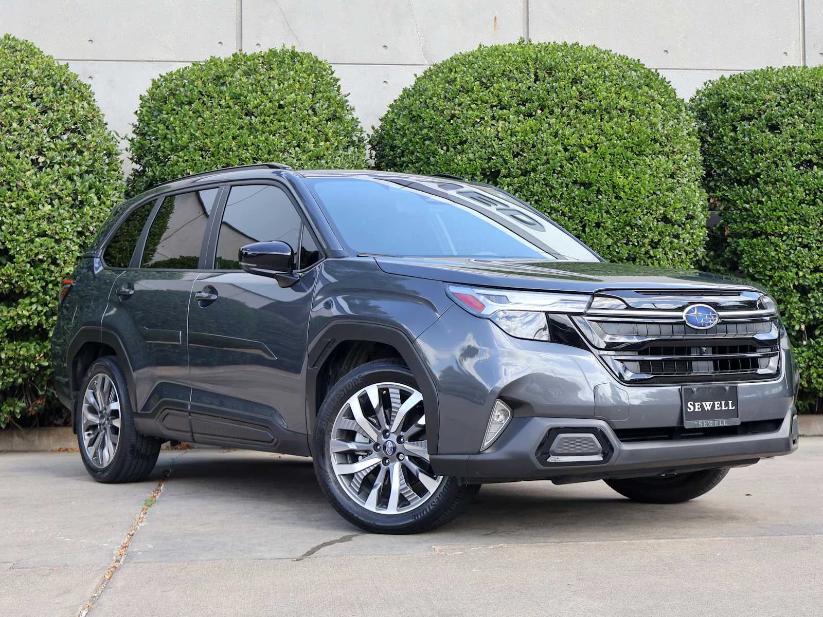 Used 2025 Magnetite Gray Metallic Subaru Touring image 3