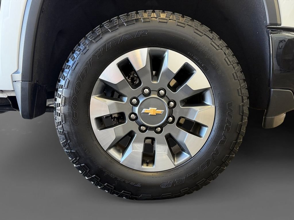 Used 2024 White Chevrolet Custom image 8