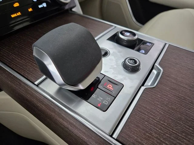 2023 Land Rover Range Rover SE - Photo 23