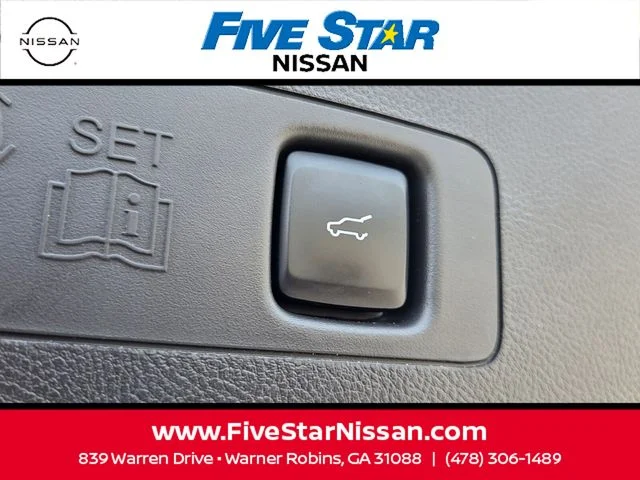 Used 2022 White Lincoln Standard image 12