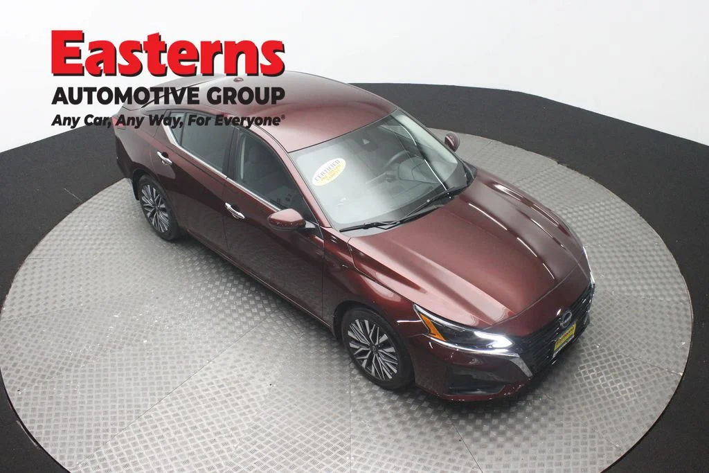 Used 2023 Red Nissan 2.5 SV image 3
