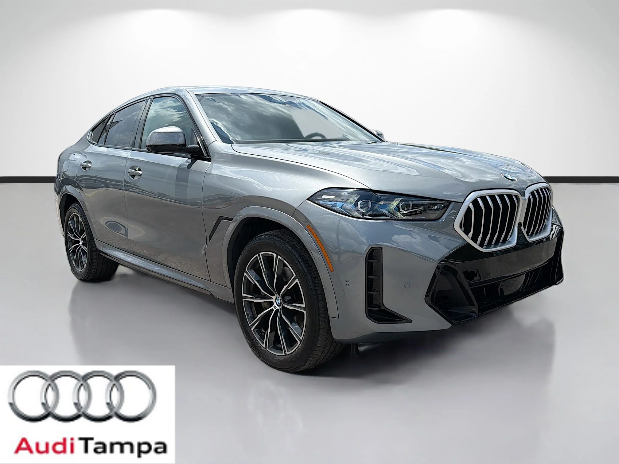 Used 2025 Dravit Gray Metallic BMW xDrive40i image 1