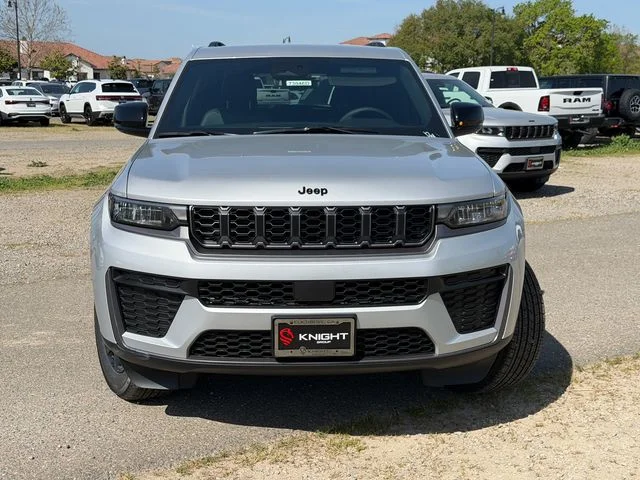 New 2026 Silver Zynith Exterior Paint Jeep Altitude image 3
