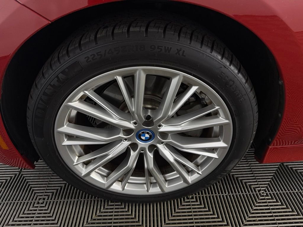 2023 BMW 3 Series 330e - Photo 12