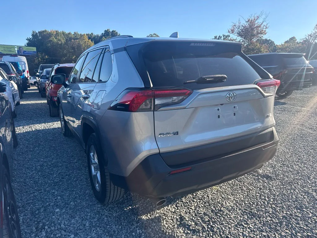 Used 2019 Silver Toyota XLE image 5