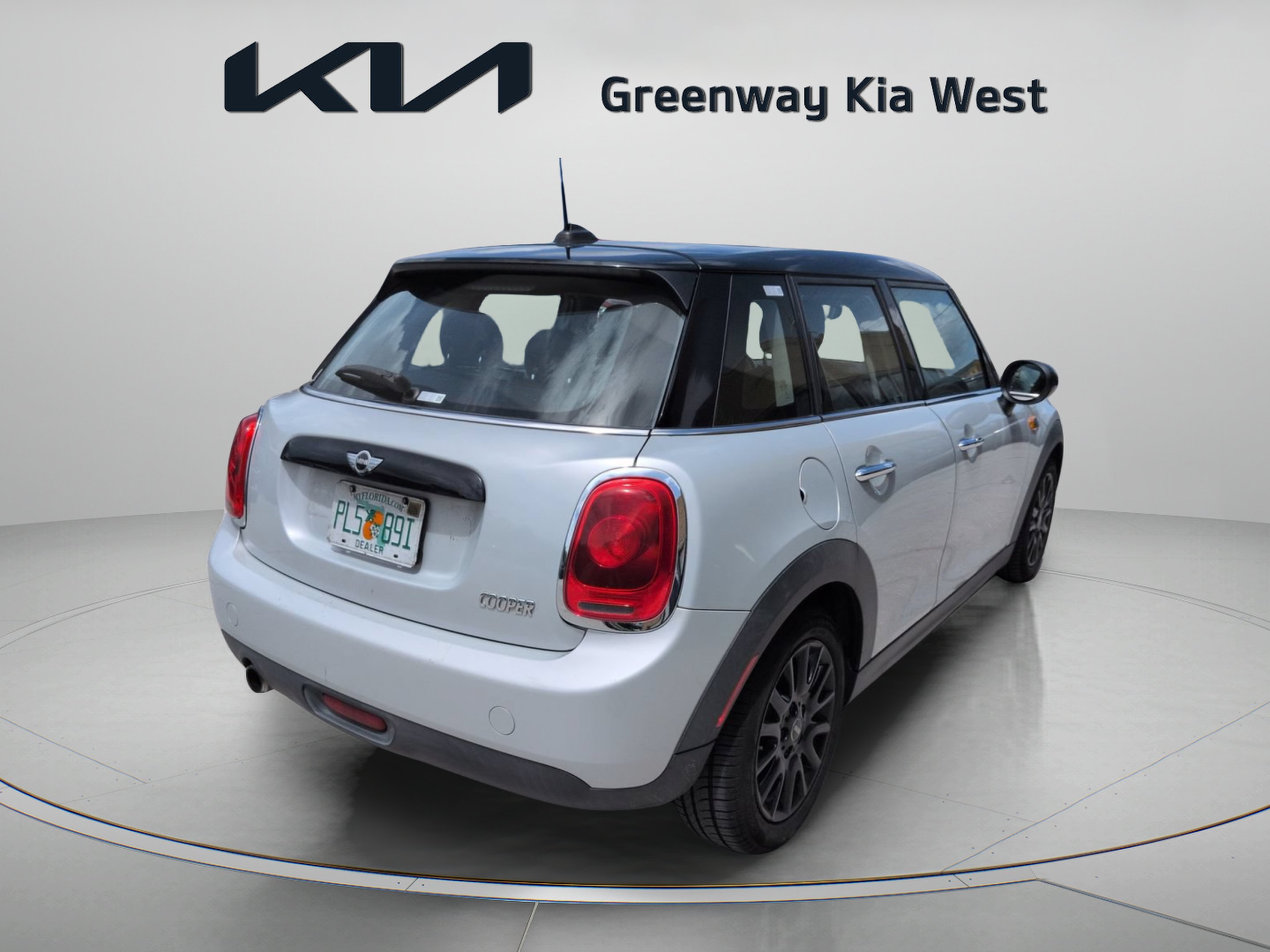 Used 2017 White Silver Metallic MINI Base image 7