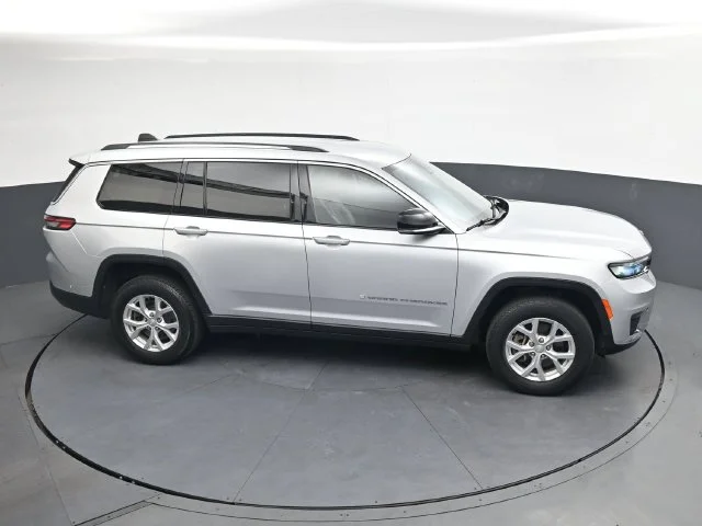 Used 2023 Silver Jeep Limited image 38