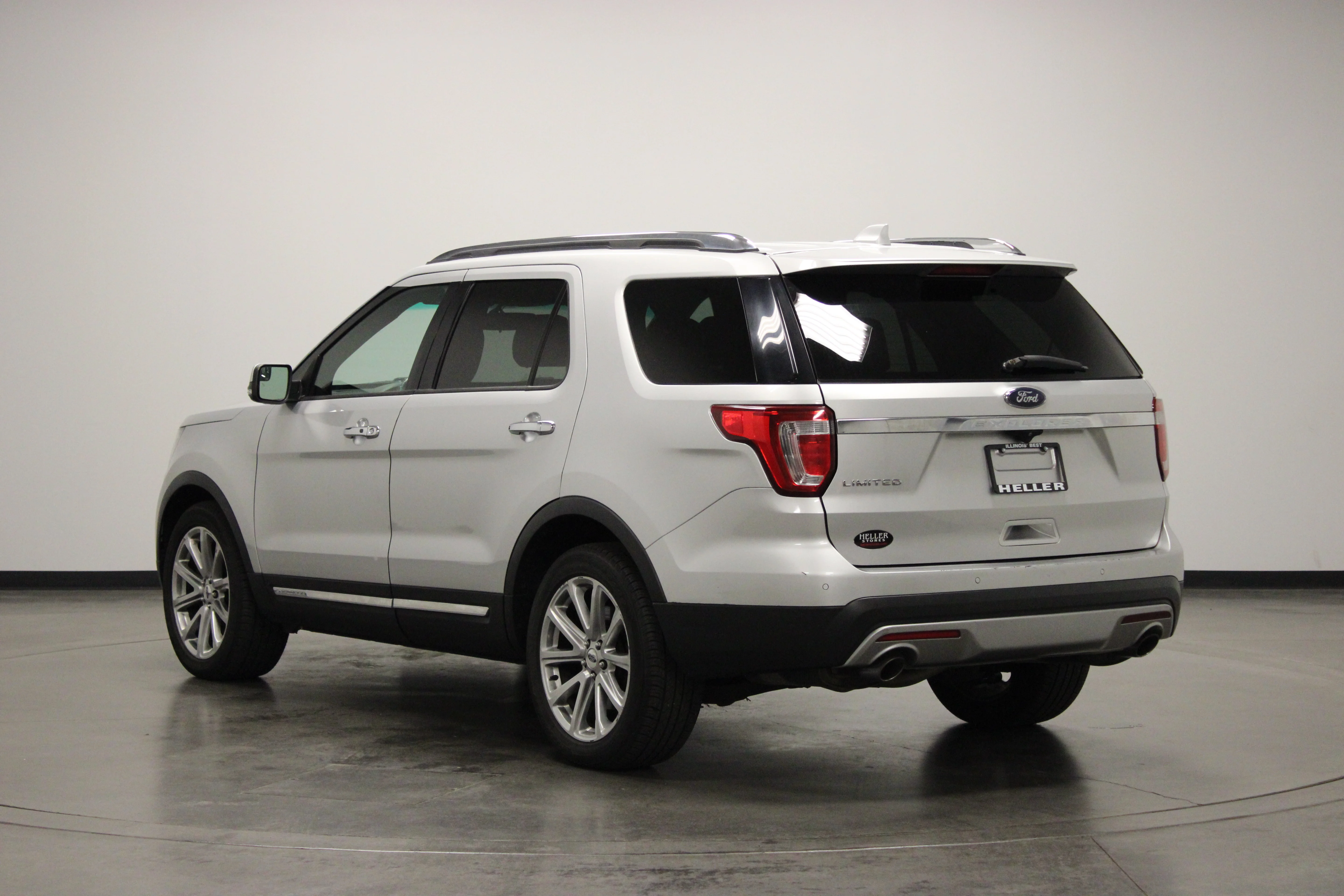 Used 2017 Ingot Silver Ford Limited image 6