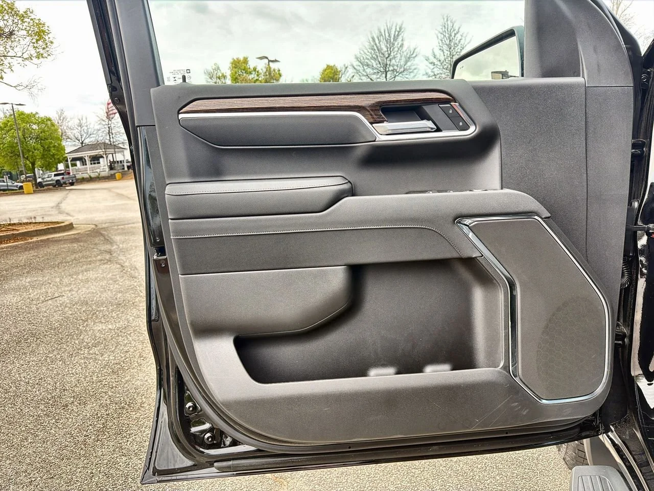 New 2026 Onyx Black GMC SLE image 18