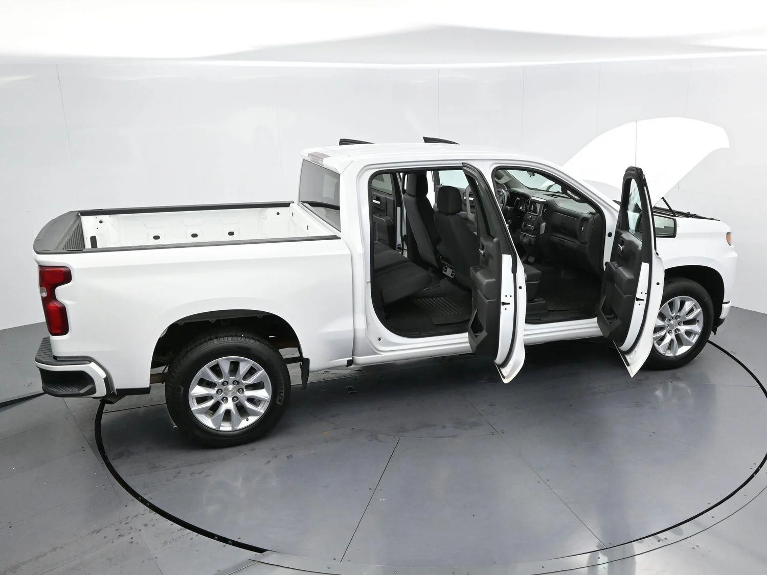 Used 2019 SUMMIT WHITE Chevrolet Custom image 34