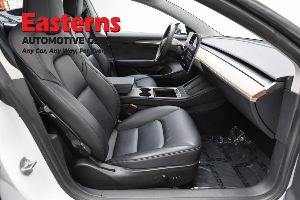 Used 2023 White Tesla Base image 18