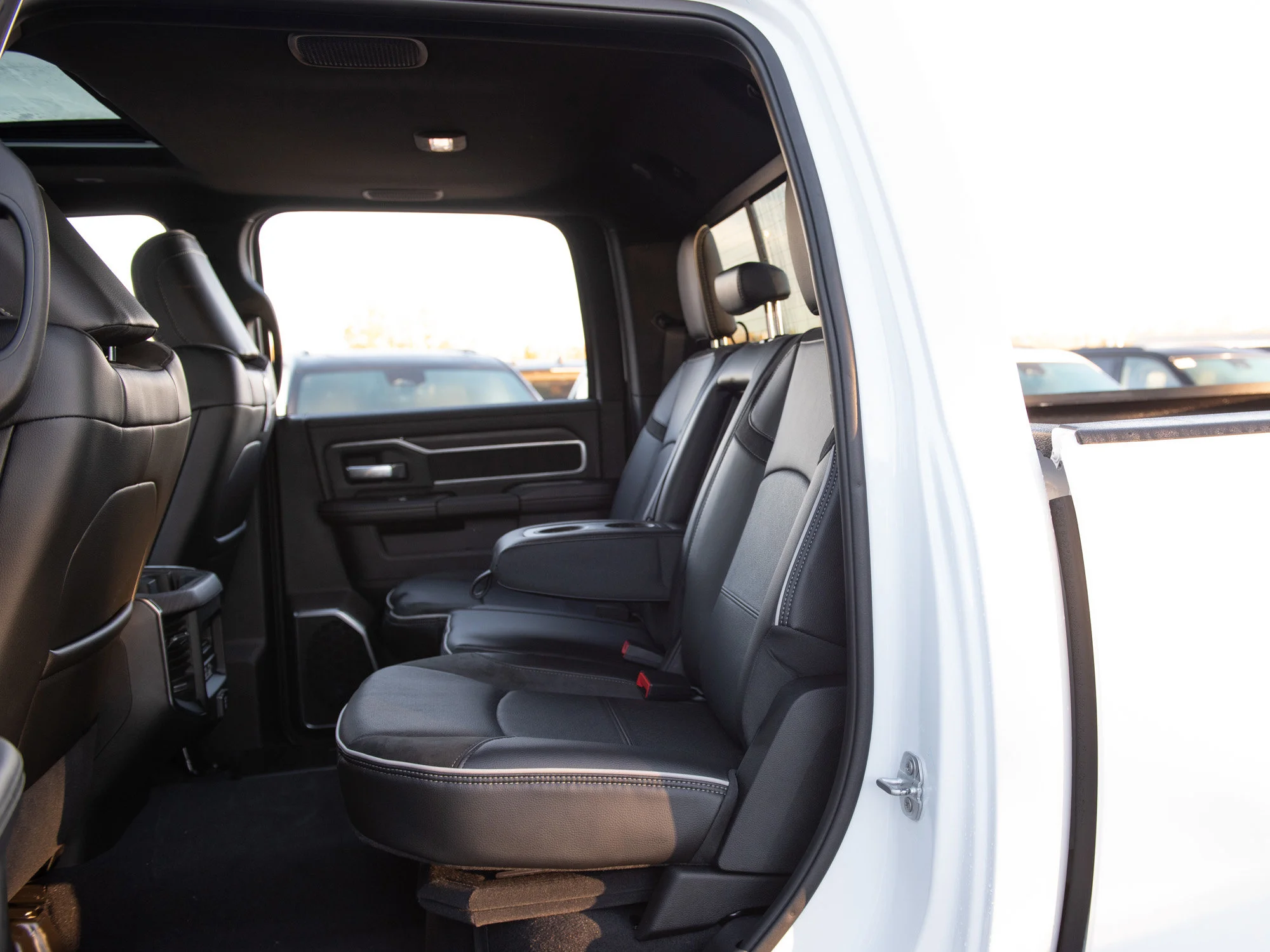 New 2026 White RAM Laramie* 4x4, Sunroof, Dual Wireless Charging Pad, Remote Start image 22