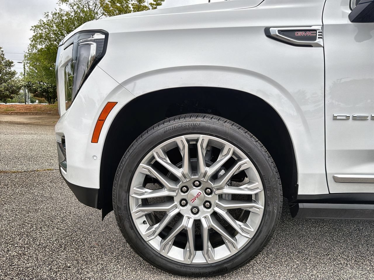 2026 GMC Yukon Denali - Photo 28