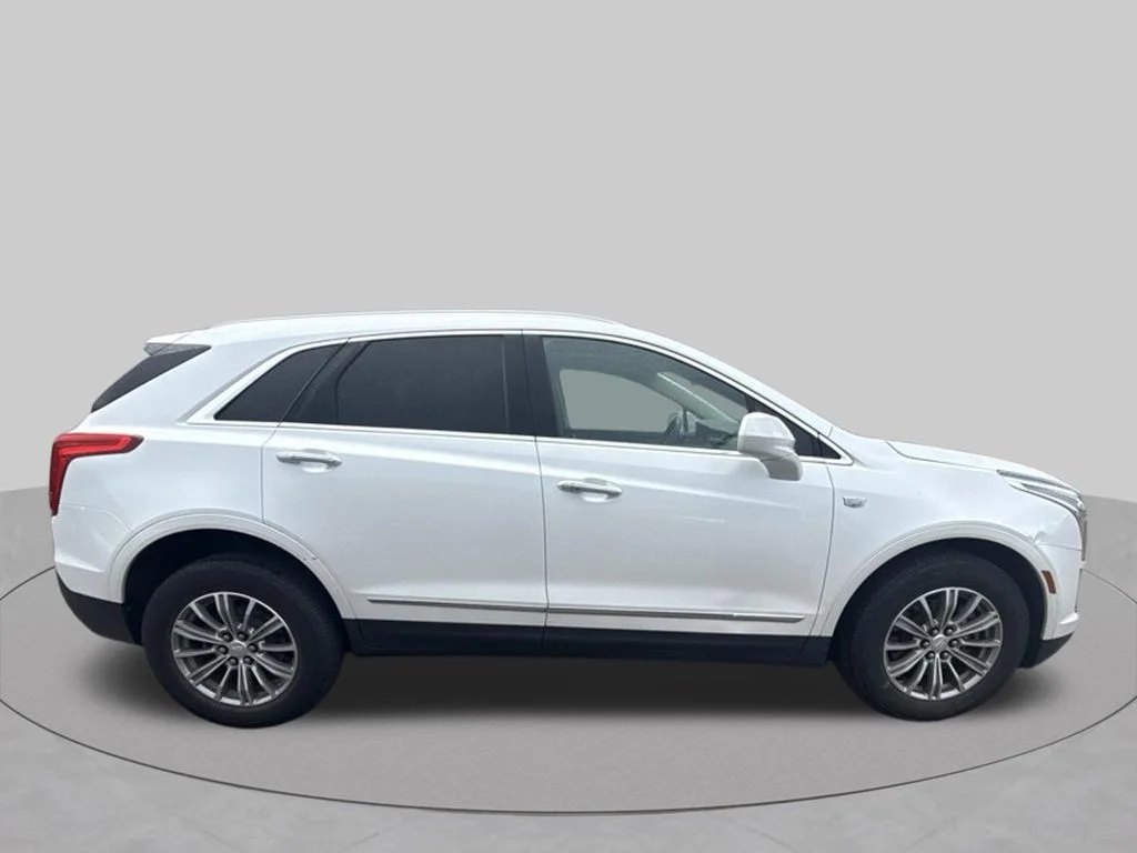 Used 2018 Crystal White Tricoat Cadillac Luxury image 4