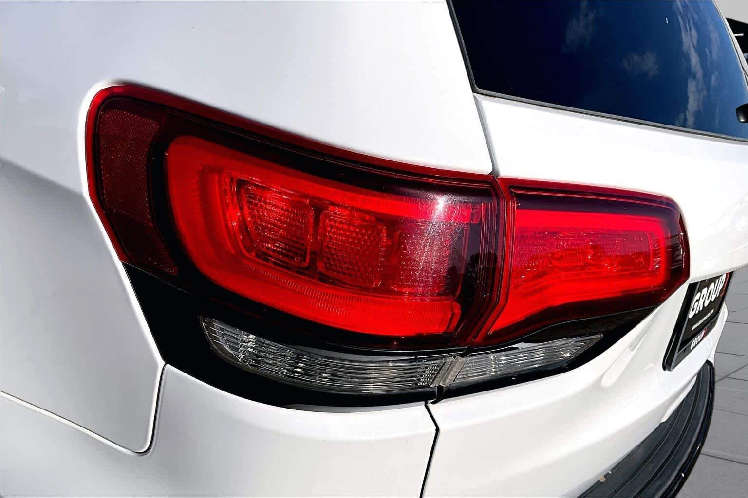 Used 2018 Bright White Clearcoat Jeep Altitude image 30