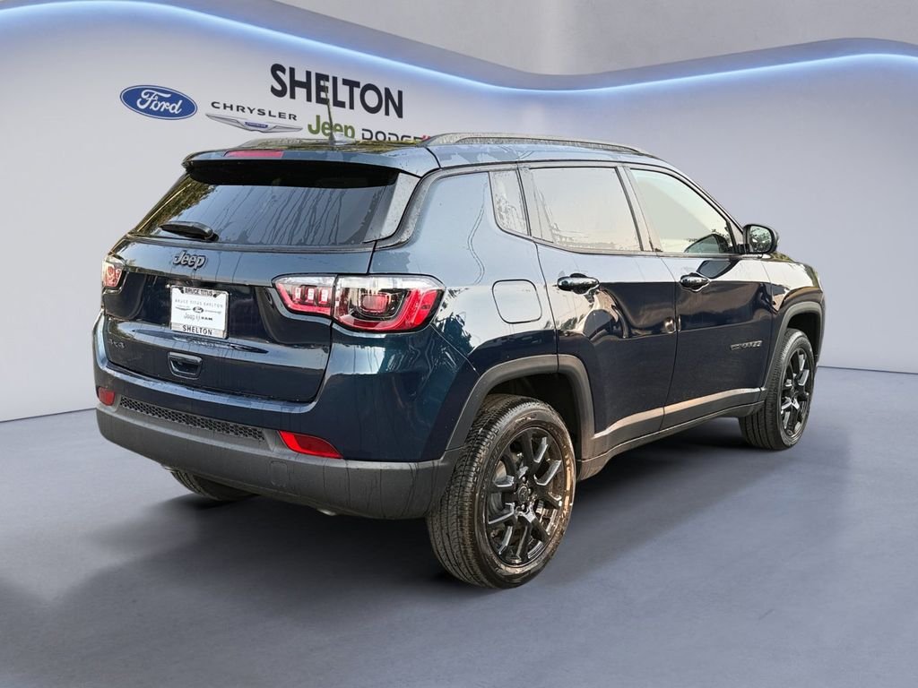 New 2026 Fathom Blue Pearl-Coat Exterior Paint Jeep Latitude image 6