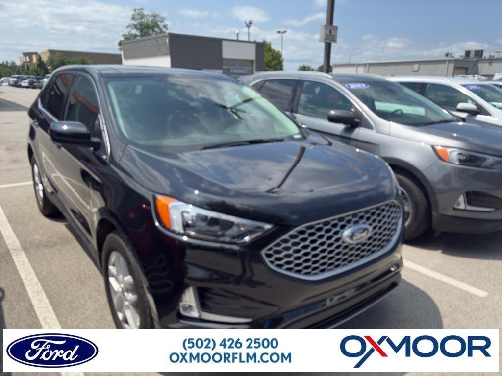 Used 2023 Agate Black Metallic Ford SEL image 1