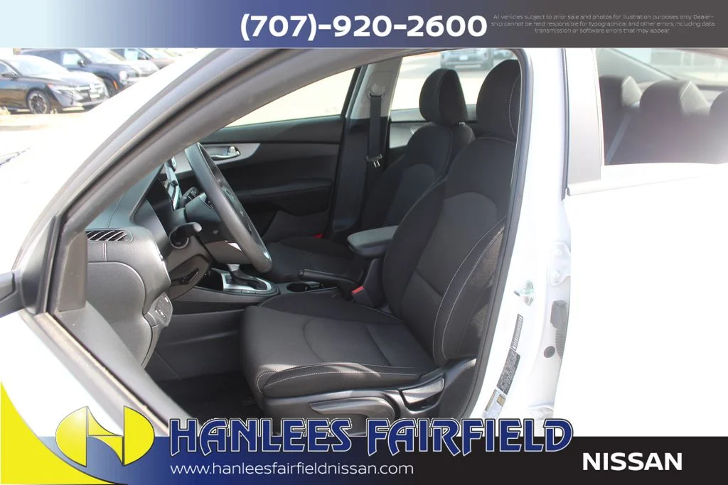 2023 Kia Forte LXS - Photo 12