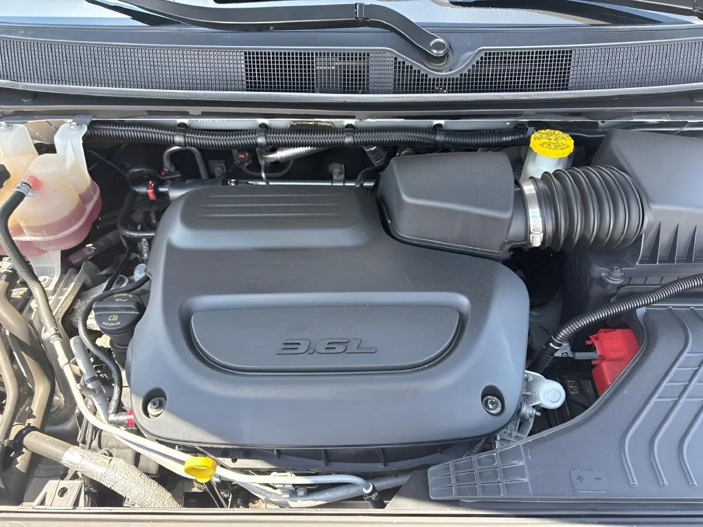 Used 2023 Silver Chrysler LX image 64
