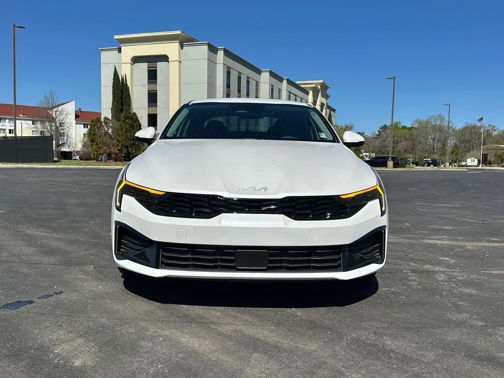 New 2026 White Kia LXS image 2