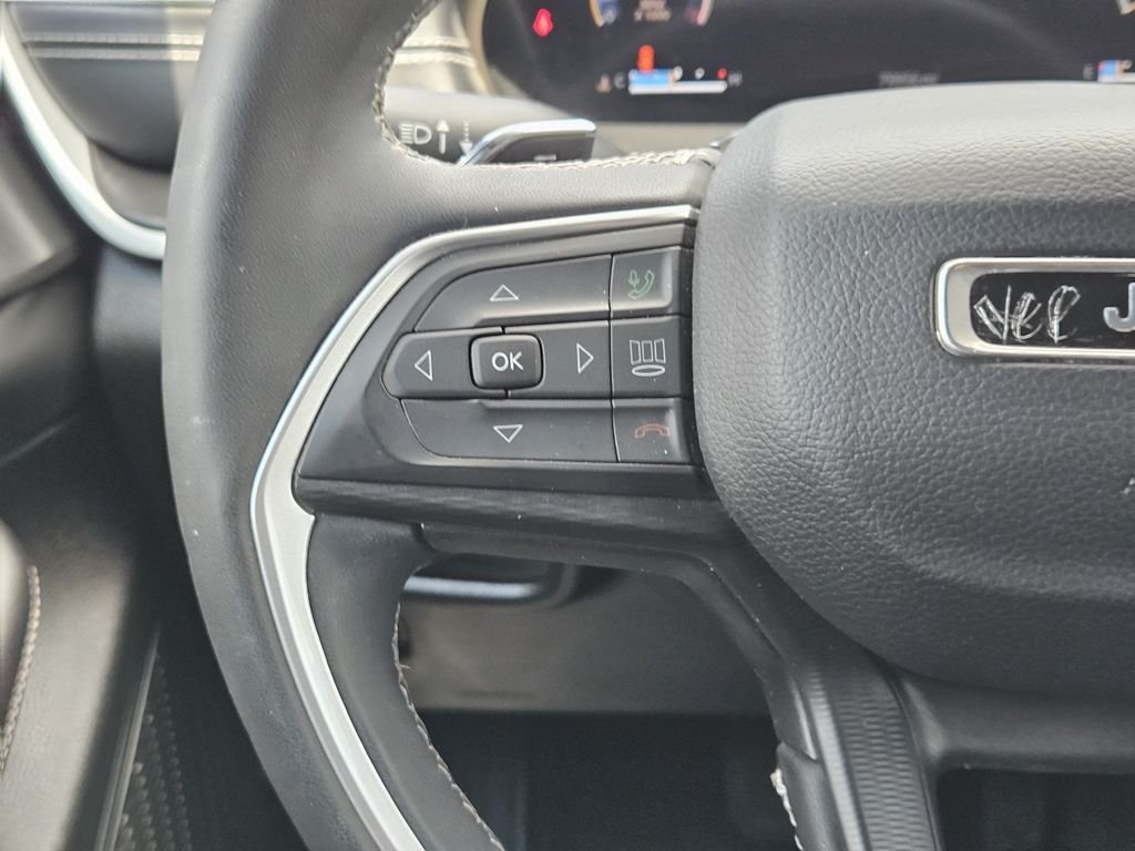 Used 2023 White Jeep Altitude image 26