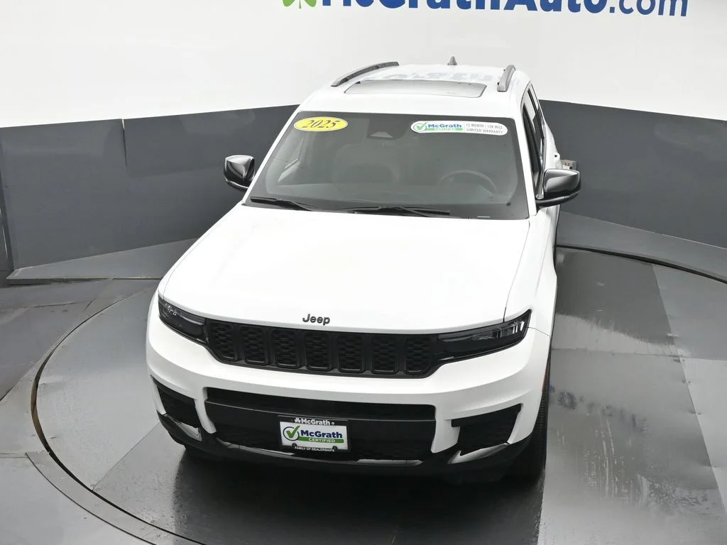 Used 2025 White Jeep Altitude X image 29