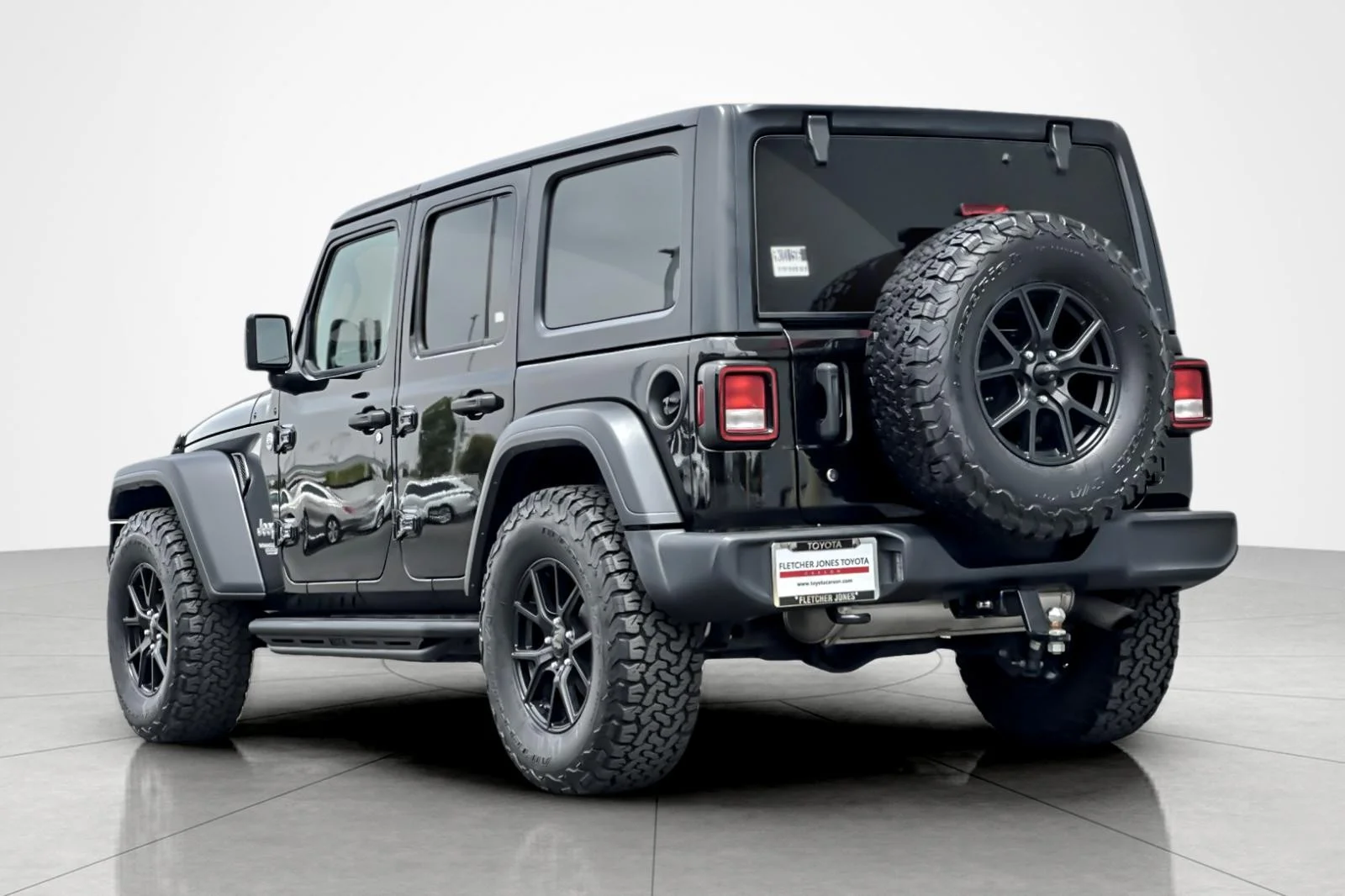 Used 2019 BLACK Jeep Sport image 3